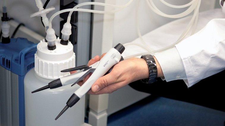 A BVC system for parallel use by two users, second tube and handle as accessories A BVC system for parallel use by two users, second tube and handle as accessories